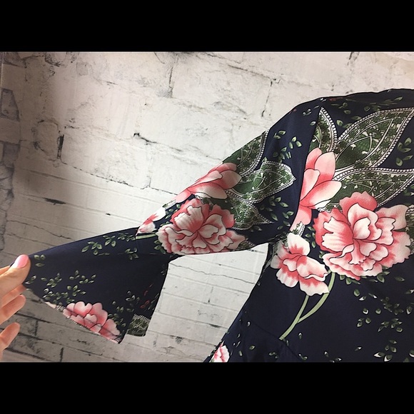 ❗️Sale ❗️  Floral Ruffle Crop Top - Picture 5 of 6